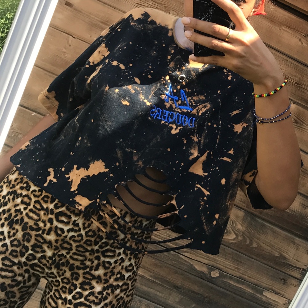 LA DODGERS DISTRESSED BLEACHED CROP TOP